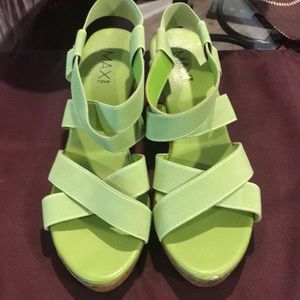 Max rave platform sandals